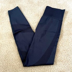 NWOT - PINK VS Grey Leggings